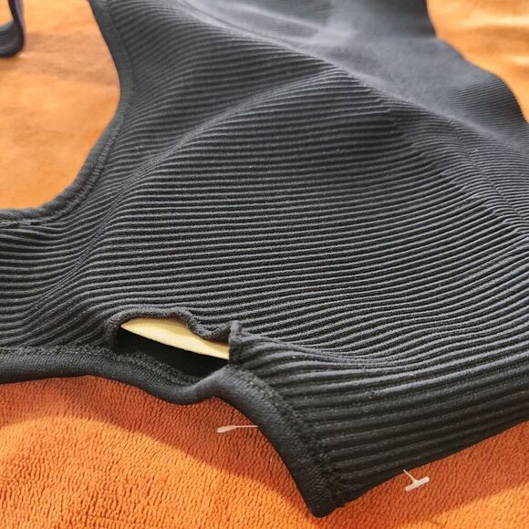 Sports Bra Womens Size Medium Black Padded Stretch B5 - Picture 4 of 6